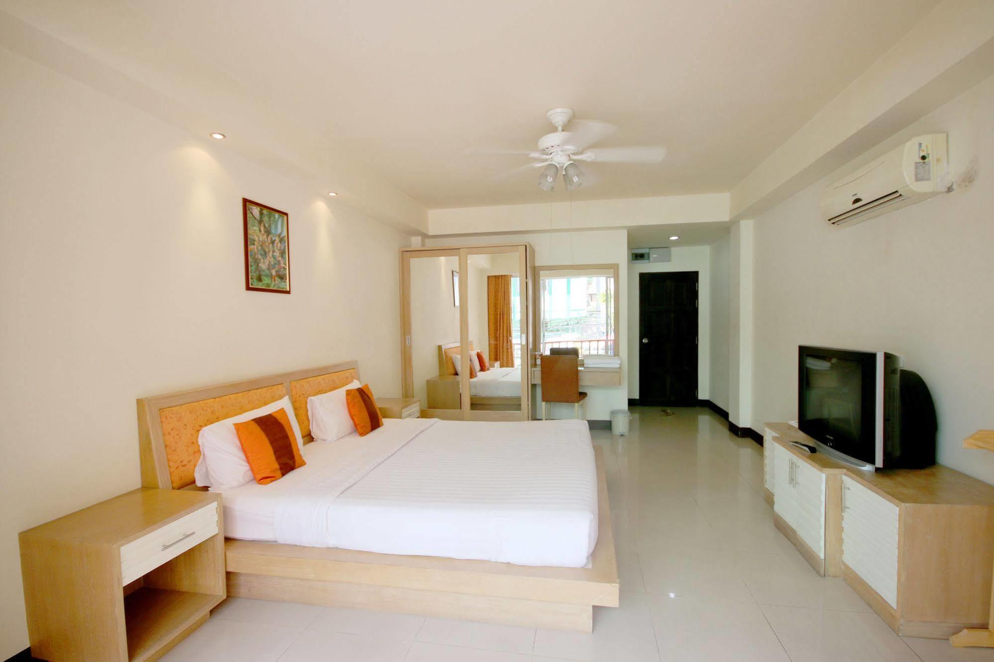 Orange Hotel Patong Exterior photo