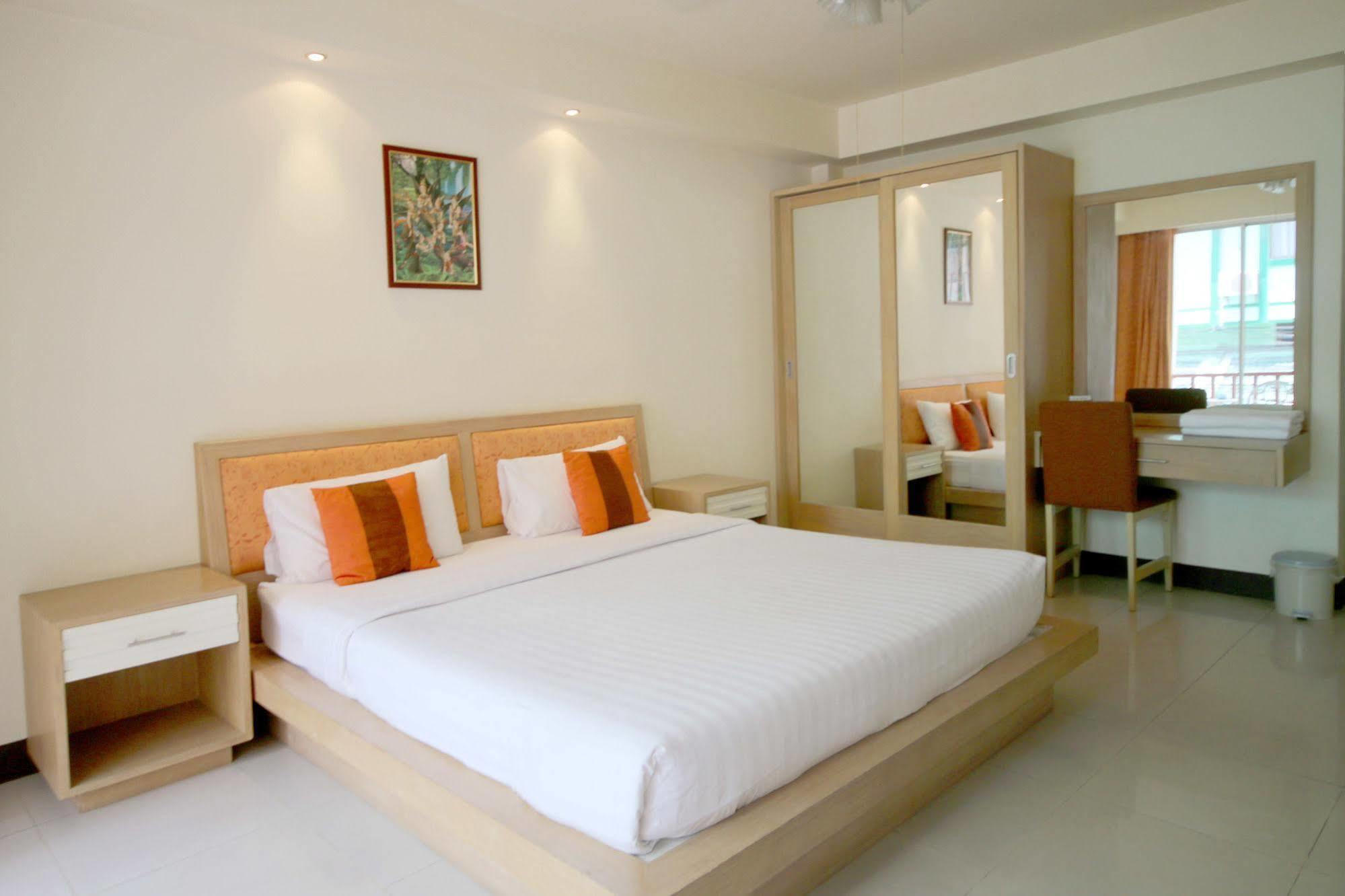 Orange Hotel Patong Exterior photo